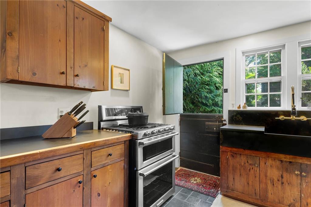 27 William Street Property Photo 15