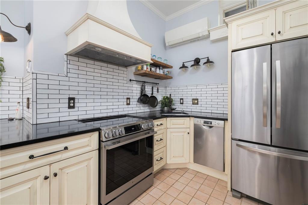 78 Coggeshall Avenue Unit 3 Property Photo 11