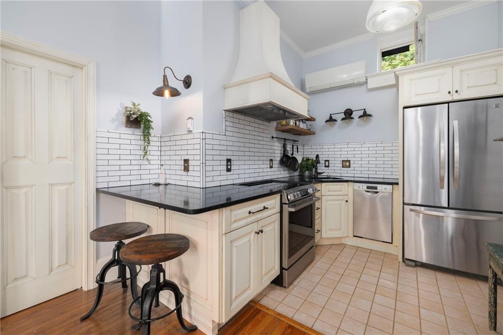 78 Coggeshall Avenue Unit 3 Property Photo 13
