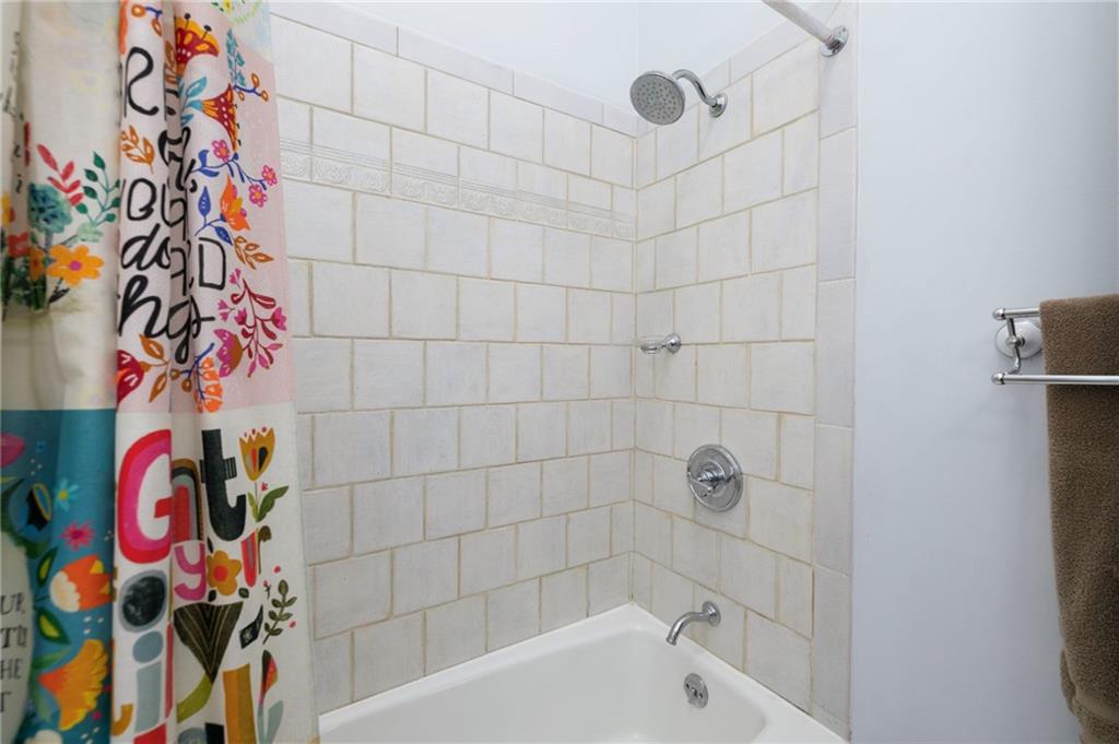 78 Coggeshall Avenue Unit 3 Property Photo 18