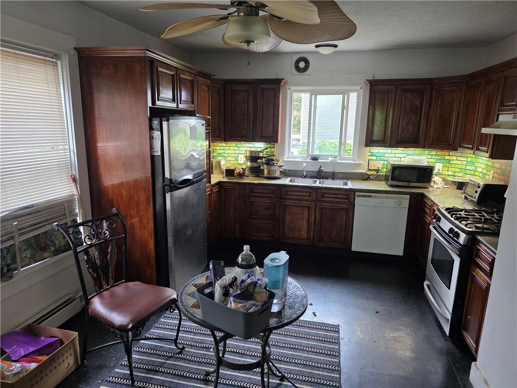160 Superior Street Property Photo 10
