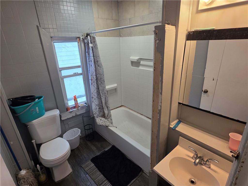160 Superior Street Property Photo 13
