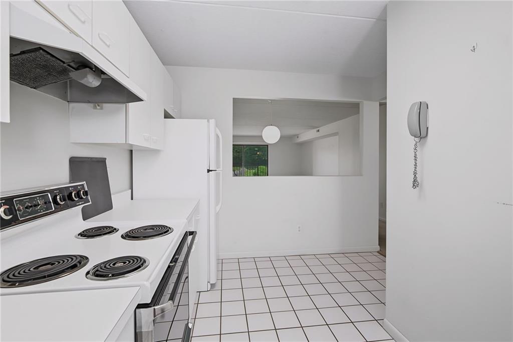 650 East Greenwich Avenue Unit 7-207 Property Photo 4
