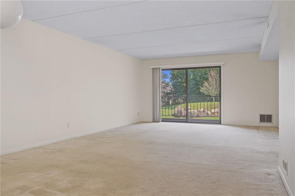 650 East Greenwich Avenue Unit 7-207 Property Photo 5