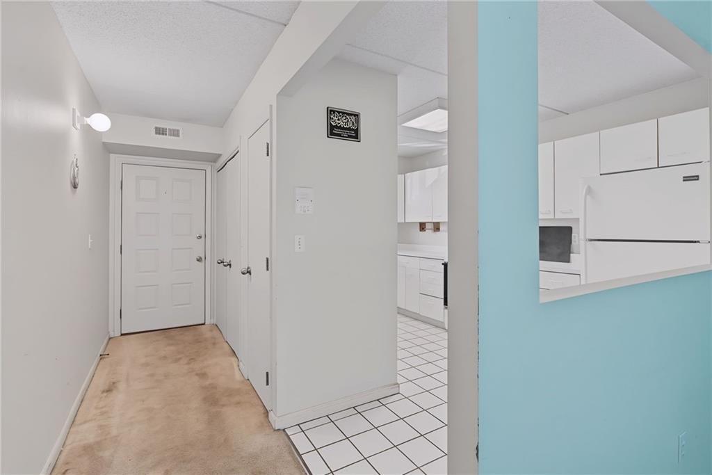 650 East Greenwich Avenue Unit 7-207 Property Photo 7