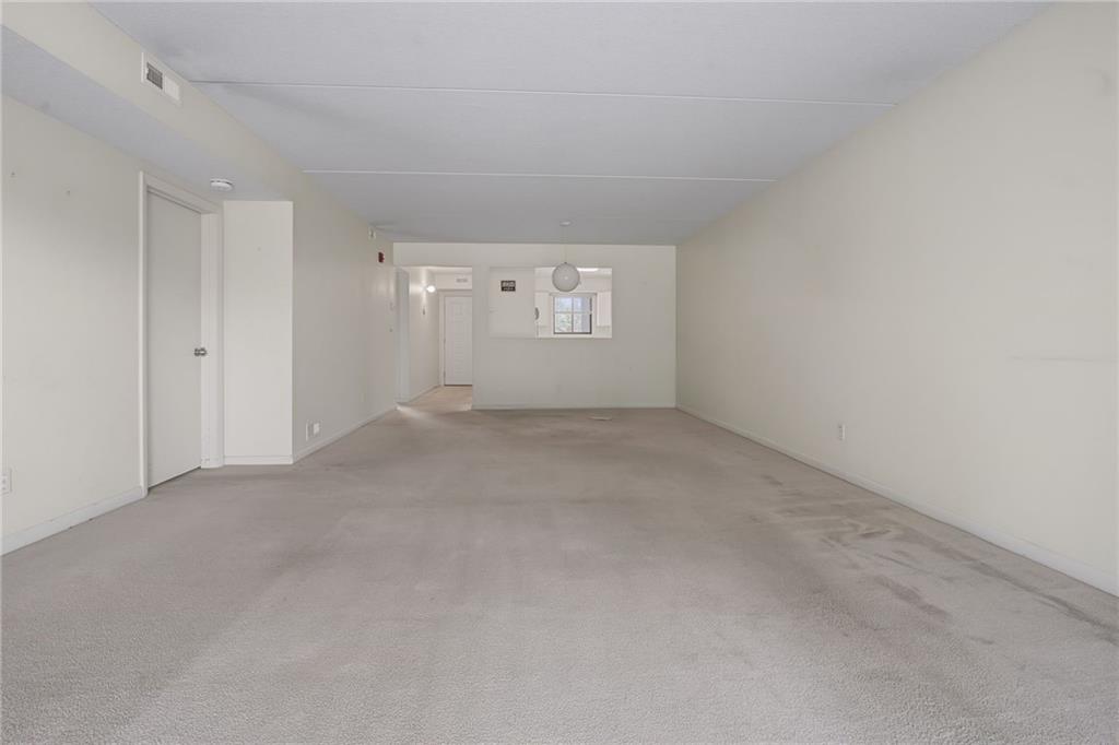650 East Greenwich Avenue Unit 7-207 Property Photo 9