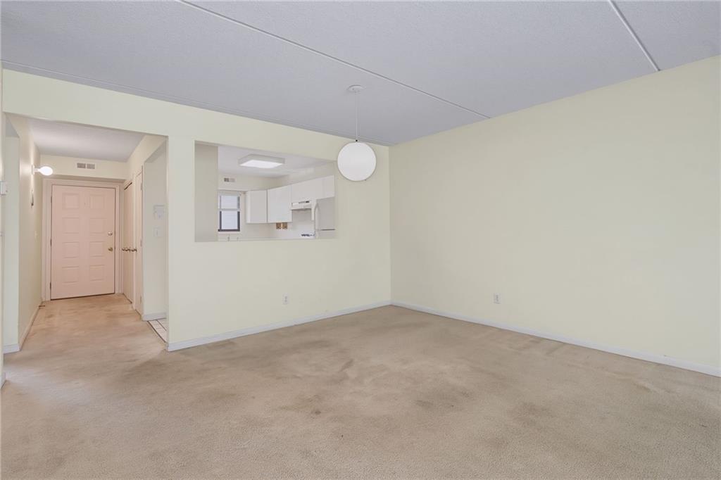 650 East Greenwich Avenue Unit 7-207 Property Photo 10