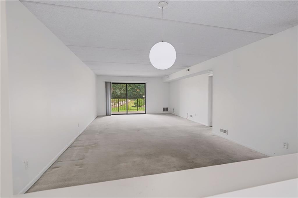 650 East Greenwich Avenue Unit 7-207 Property Photo 11
