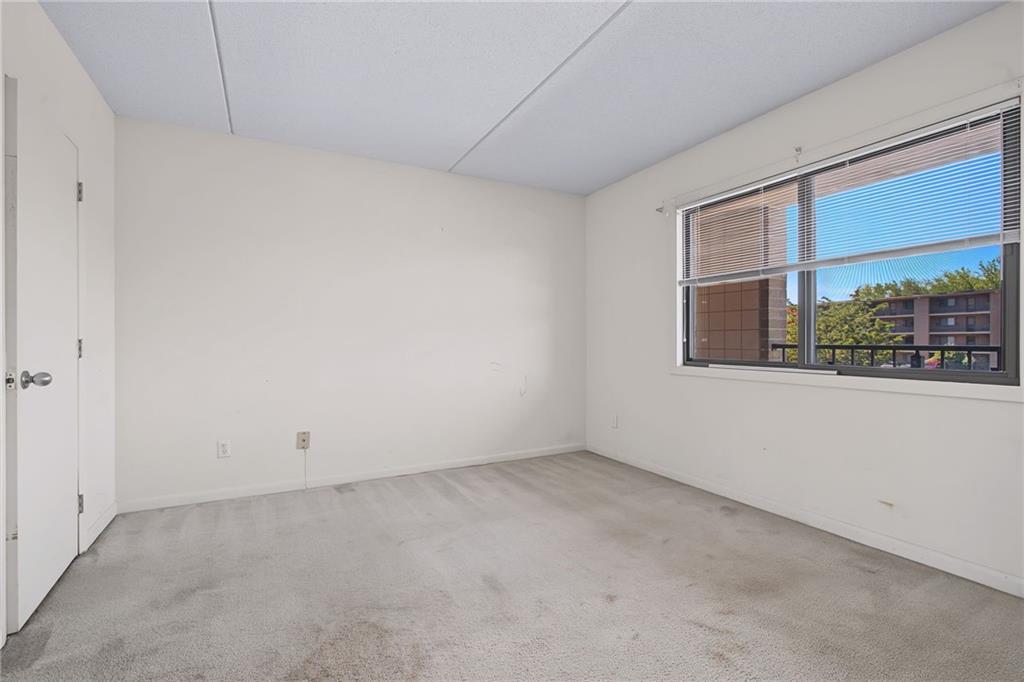 650 East Greenwich Avenue Unit 7-207 Property Photo 12