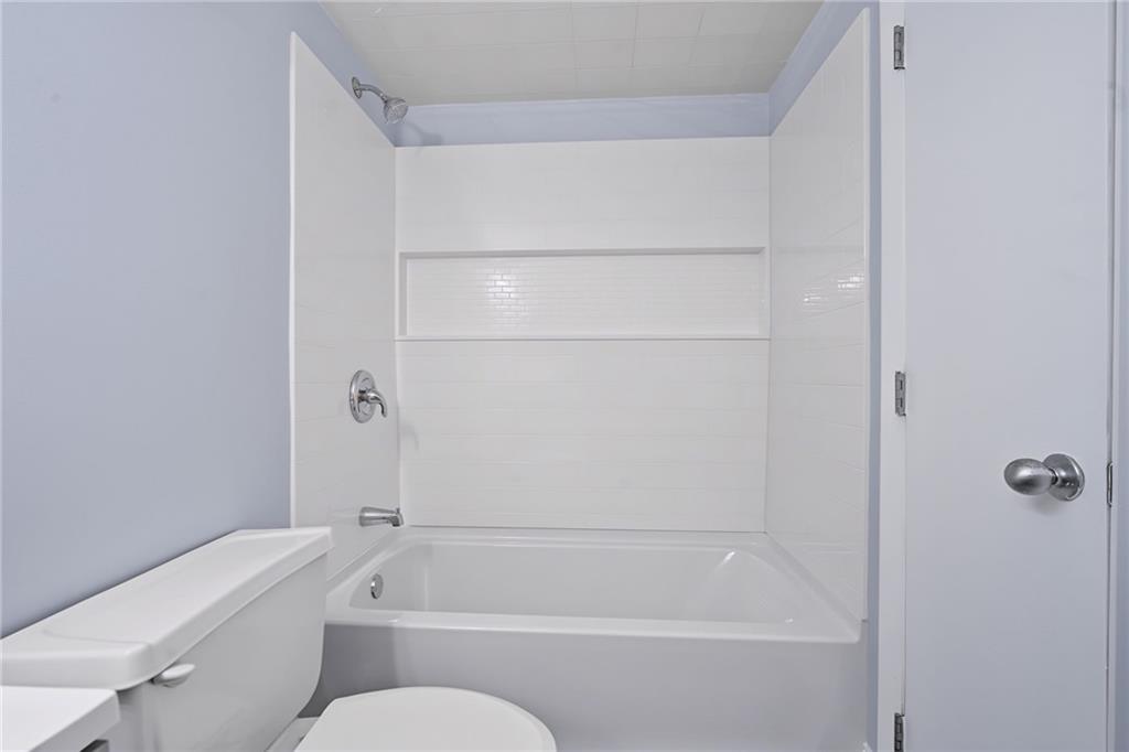 650 East Greenwich Avenue Unit 7-207 Property Photo 16