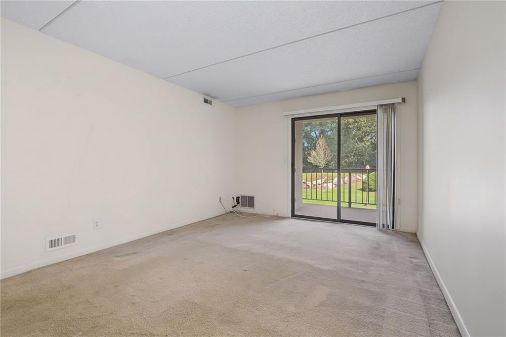 650 East Greenwich Avenue Unit 7-207 Property Photo 19