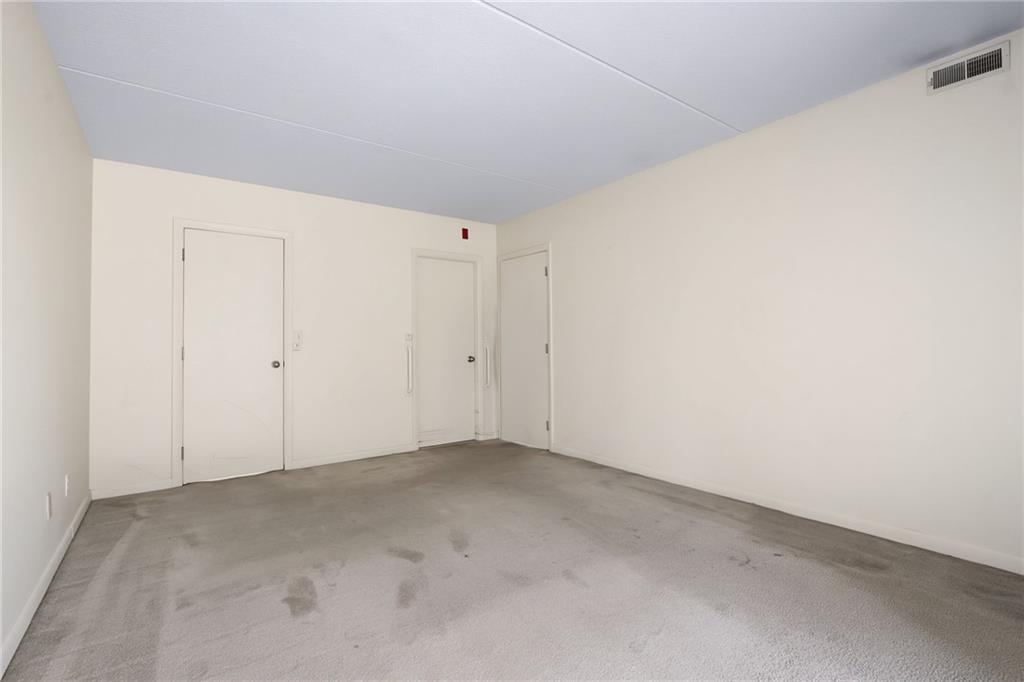 650 East Greenwich Avenue Unit 7-207 Property Photo 20