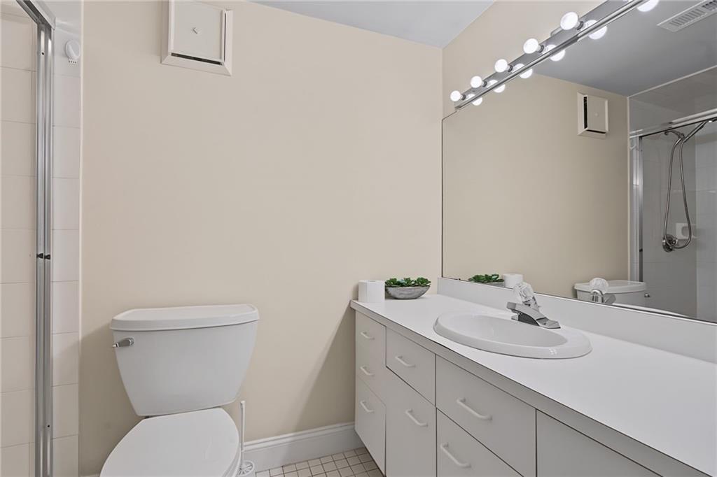 650 East Greenwich Avenue Unit 7-207 Property Photo 22