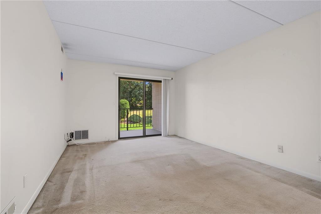 650 East Greenwich Avenue Unit 7-207 Property Photo 24