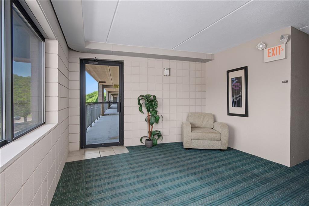 650 East Greenwich Avenue Unit 7-207 Property Photo 32