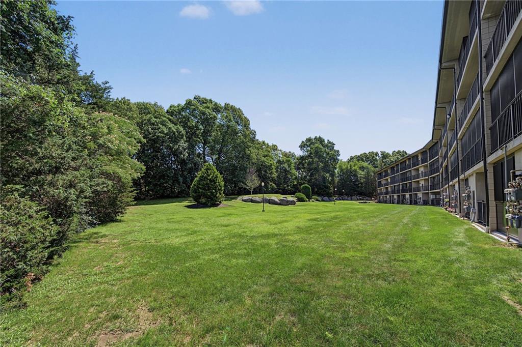 650 East Greenwich Avenue Unit 7-207 Property Photo 38