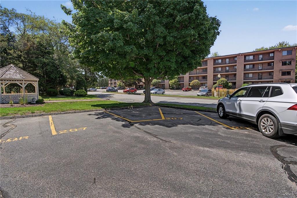 650 East Greenwich Avenue Unit 7-207 Property Photo 39