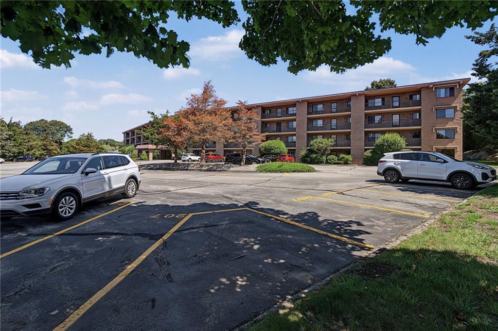 650 East Greenwich Avenue Unit 7-207 Property Photo 40