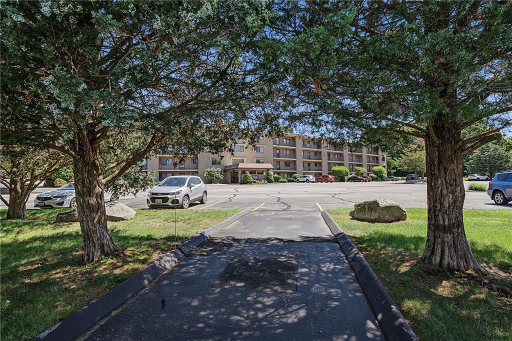 650 East Greenwich Avenue Unit 7-207 Property Photo 41