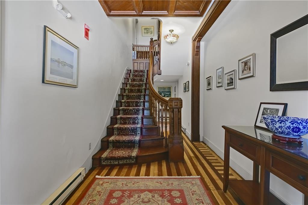 35 Chastellux Avenue Unit H Property Photo 5