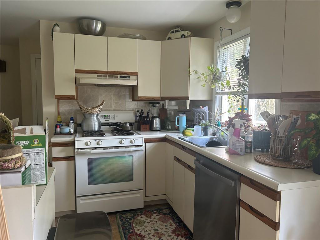 16 18 Manville Avenue Property Photo 18