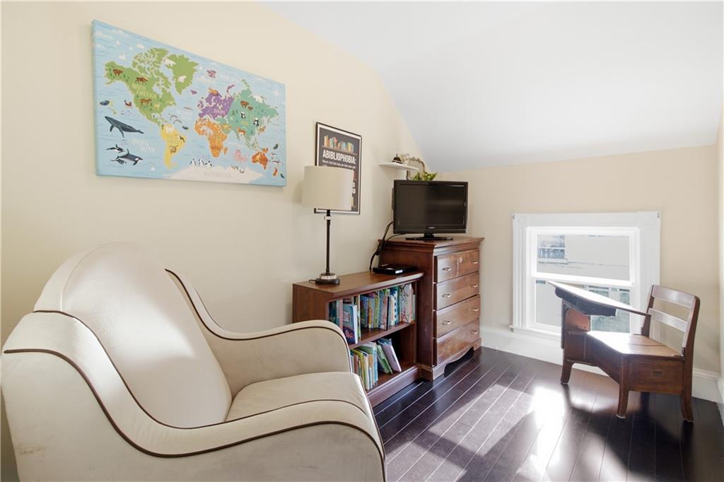 26 Oakland Avenue Property Photo 10