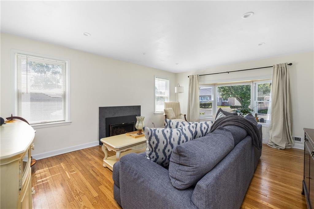 7 Woodbine Street Property Photo 8
