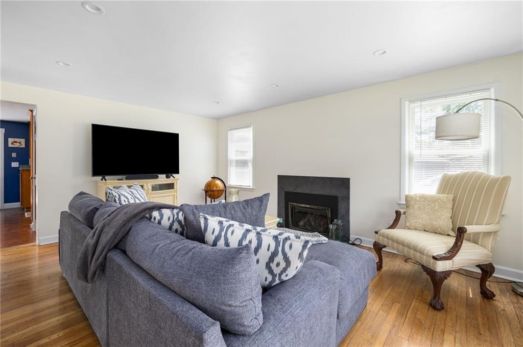 7 Woodbine Street Property Photo 9