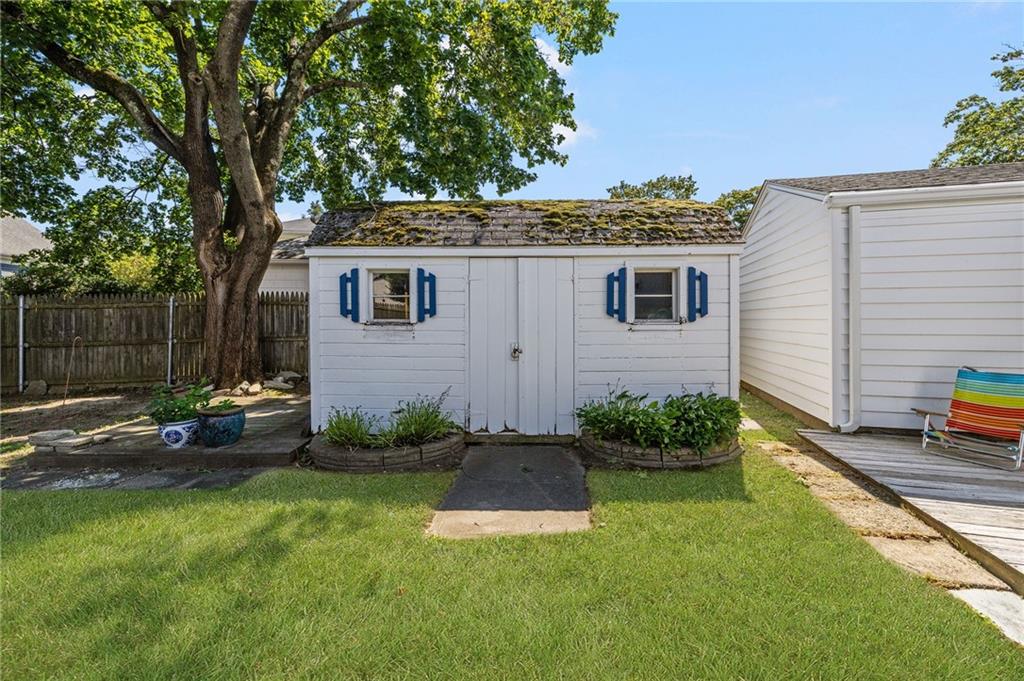 7 Woodbine Street Property Photo 43