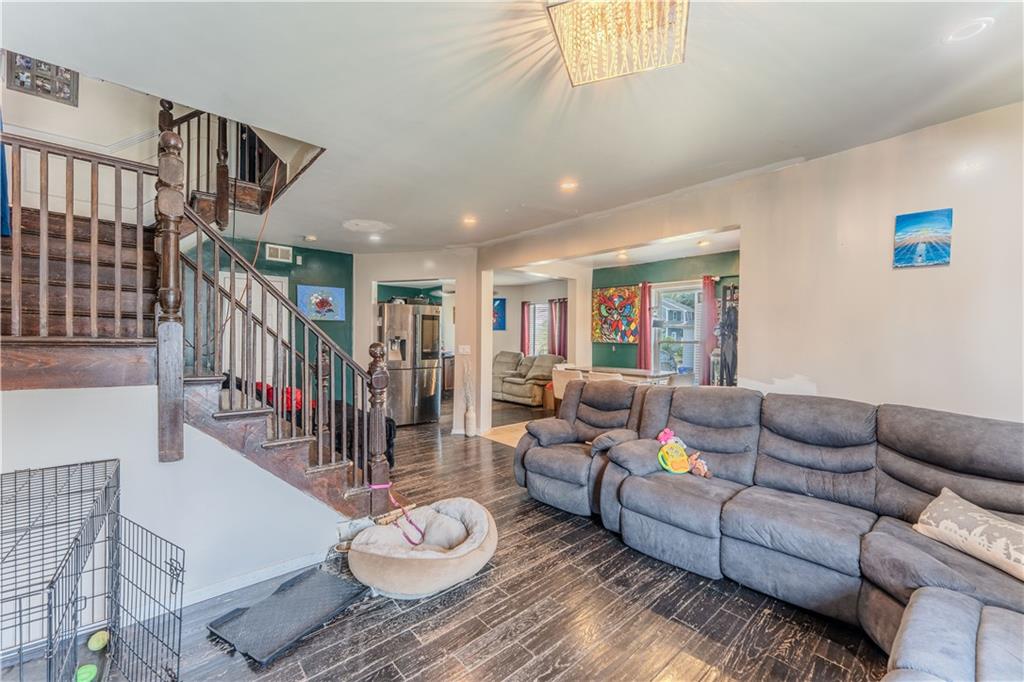 93 Ohio Avenue Property Photo 3