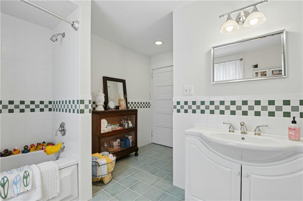 29 Howland Avenue Property Photo 19