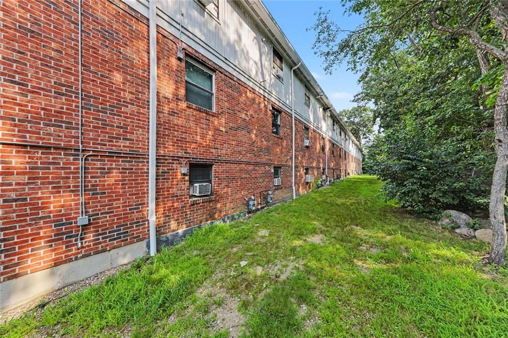 569 Smithfield Road Unit 9 Property Photo 17