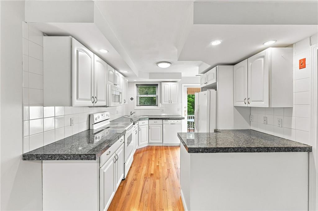 3399 Post Road Unit 13 Property Photo 11