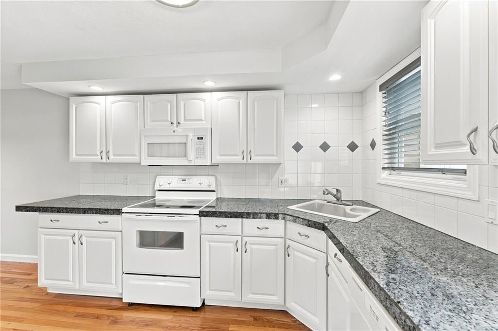 3399 Post Road Unit 13 Property Photo 14