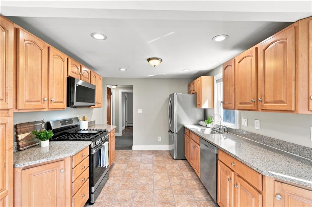 36 Newfield Avenue Property Photo 6