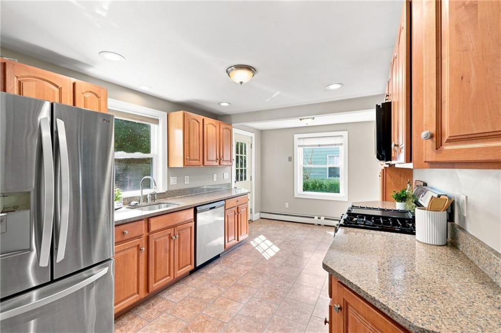36 Newfield Avenue Property Photo 7