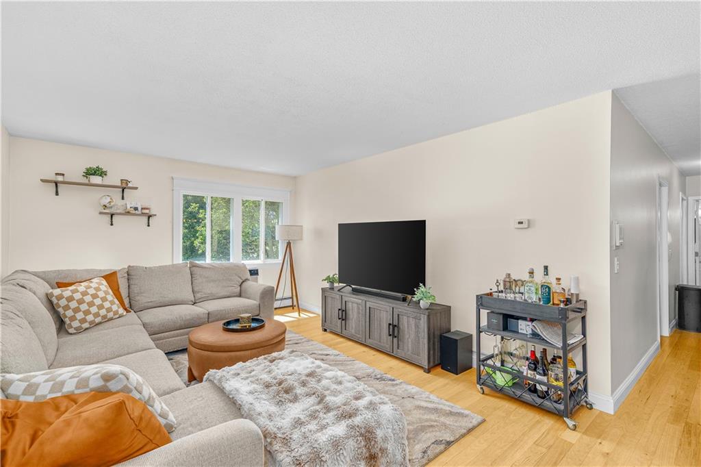 4430 Post Road Unit E65 Property Photo 7