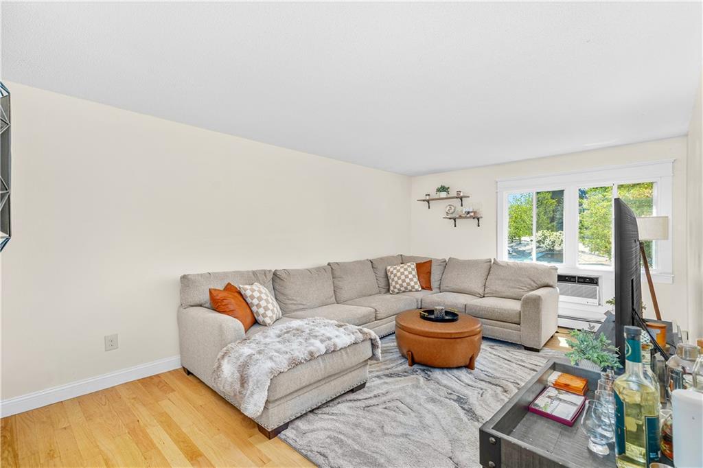 4430 Post Road Unit E65 Property Photo 8