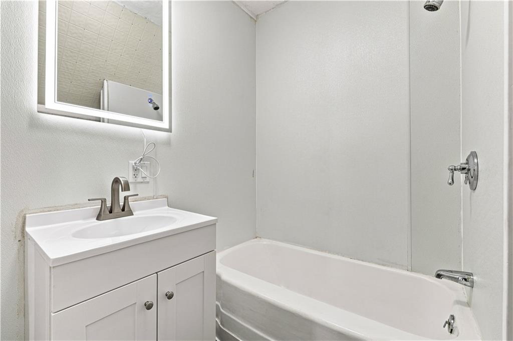 16 Deborah Street Property Photo 44