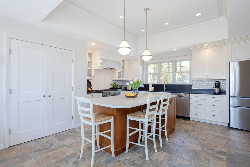 8 Key Court Property Photo 15