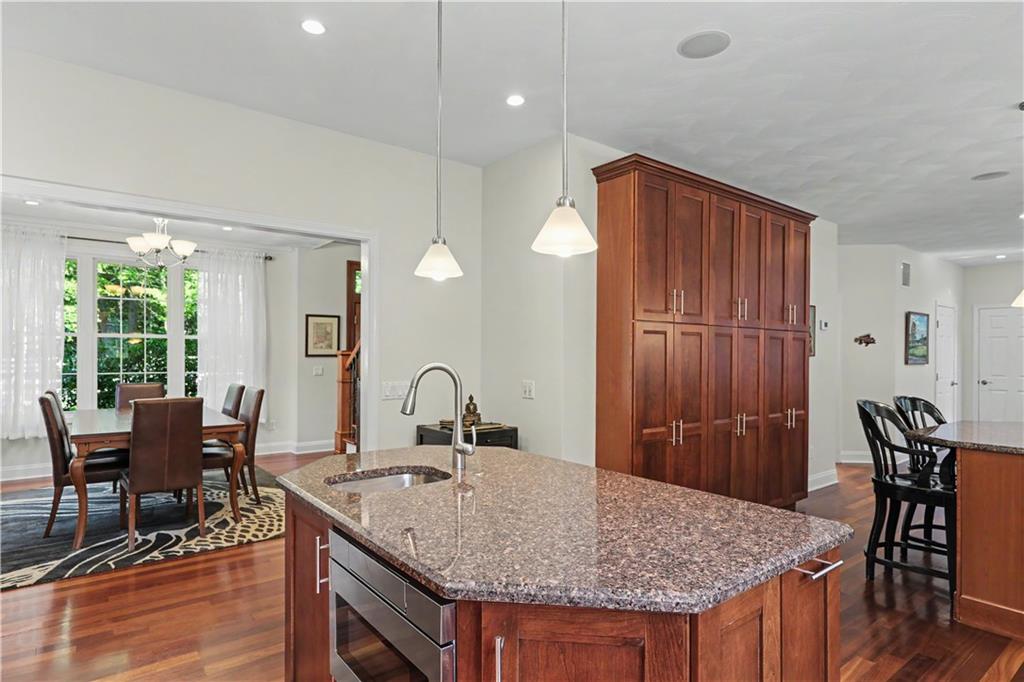 555 Carpenter Lane Property Photo 16