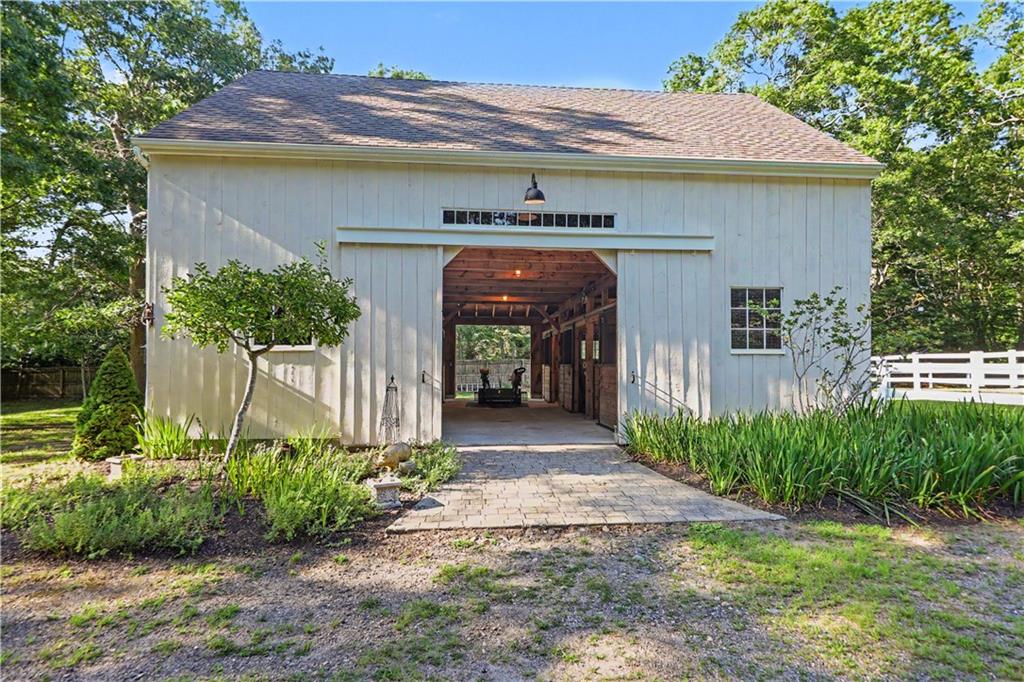 555 Carpenter Lane Property Photo 34