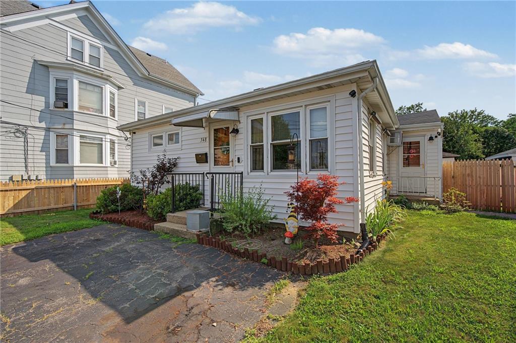 348 Park Place Property Photo 4