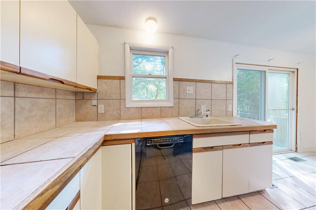 209 Shannock Road Property Photo 10