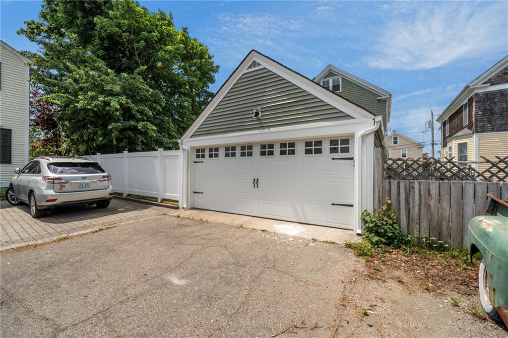 21 Russell Avenue Property Photo 6