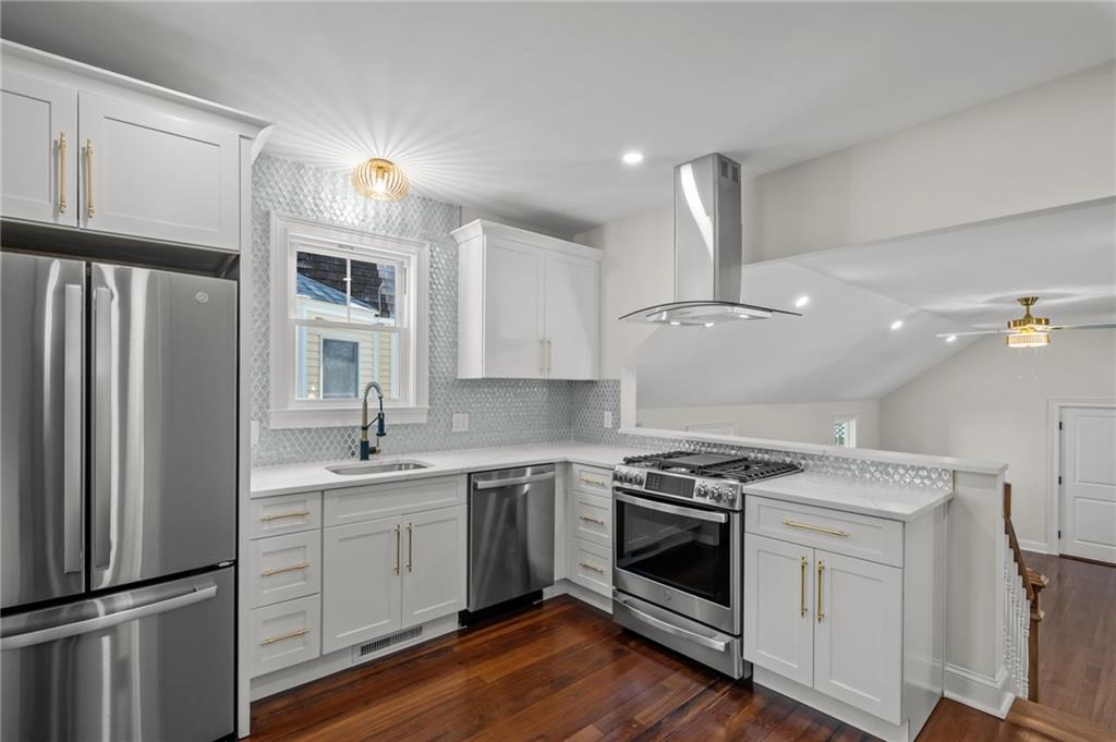 21 Russell Avenue Property Photo 16