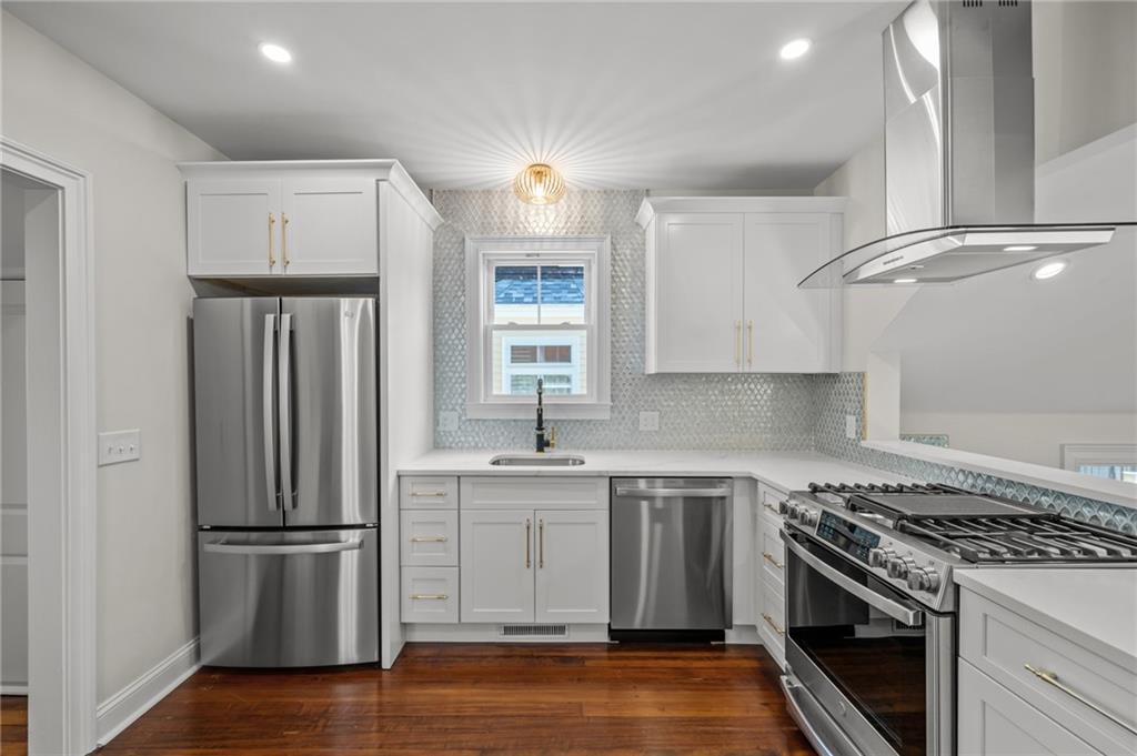 21 Russell Avenue Property Photo 18