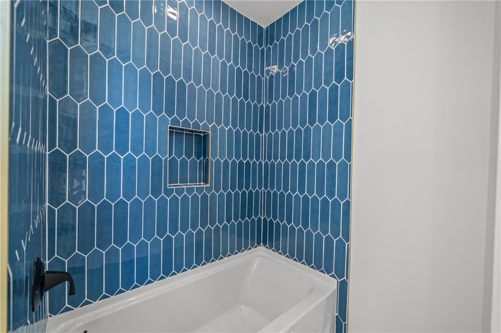 21 Russell Avenue Property Photo 24