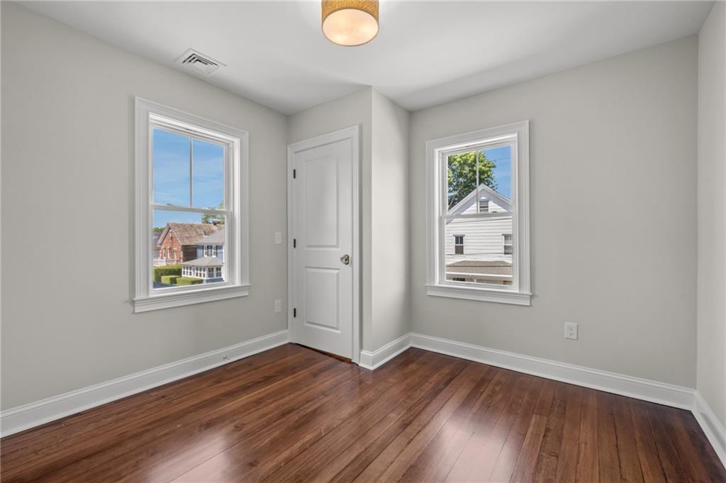 21 Russell Avenue Property Photo 32