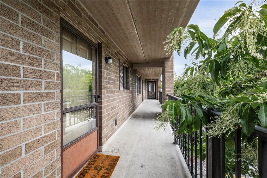 650 East Greenwich Avenue Unit 6-204 Property Photo 2
